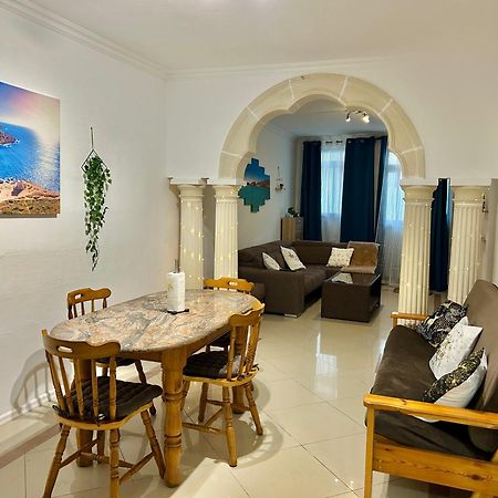 Beach Front 3-Bedroom Holiday Home เมลลิฮา ภายนอก รูปภาพ