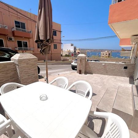 Beach Front 3-Bedroom Holiday Home เมลลิฮา ภายนอก รูปภาพ