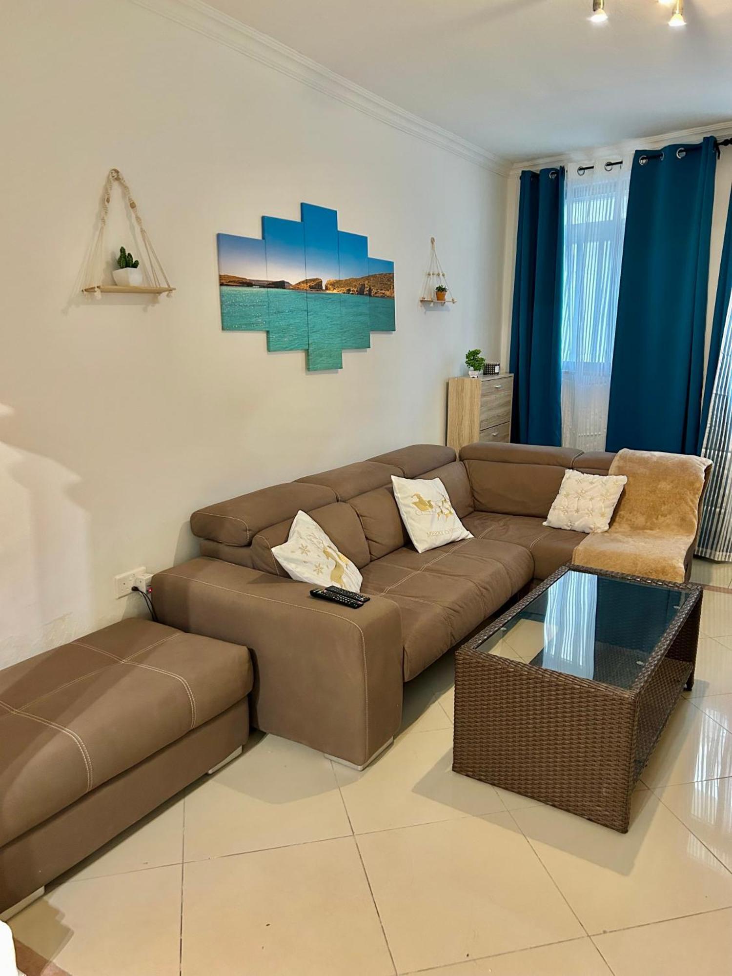 Beach Front 3-Bedroom Holiday Home เมลลิฮา ภายนอก รูปภาพ