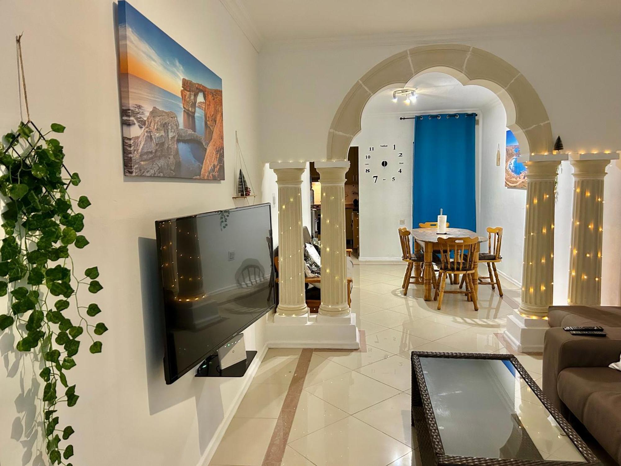 Beach Front 3-Bedroom Holiday Home เมลลิฮา ภายนอก รูปภาพ