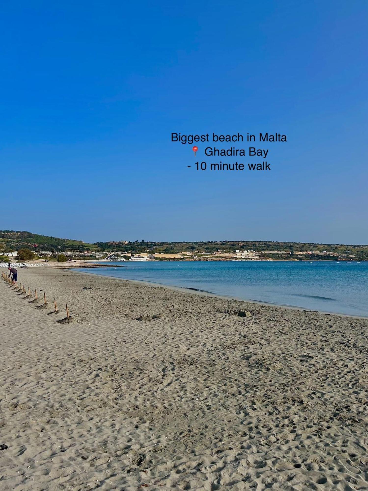 Beach Front 3-Bedroom Holiday Home เมลลิฮา ภายนอก รูปภาพ