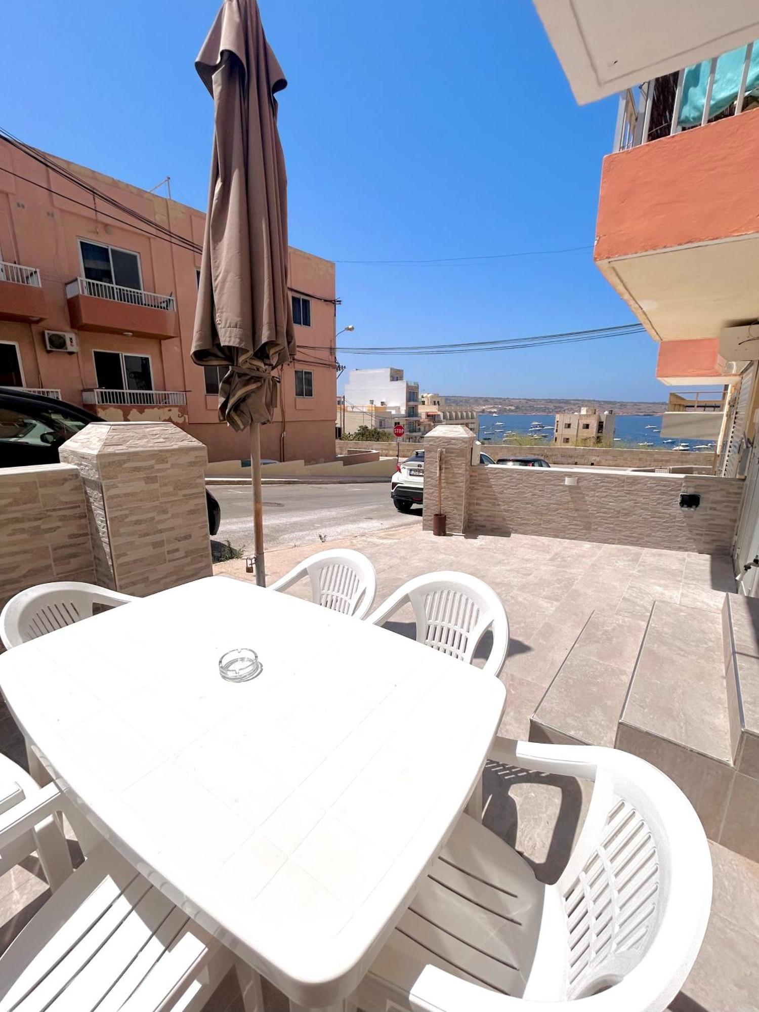 Beach Front 3-Bedroom Holiday Home เมลลิฮา ภายนอก รูปภาพ